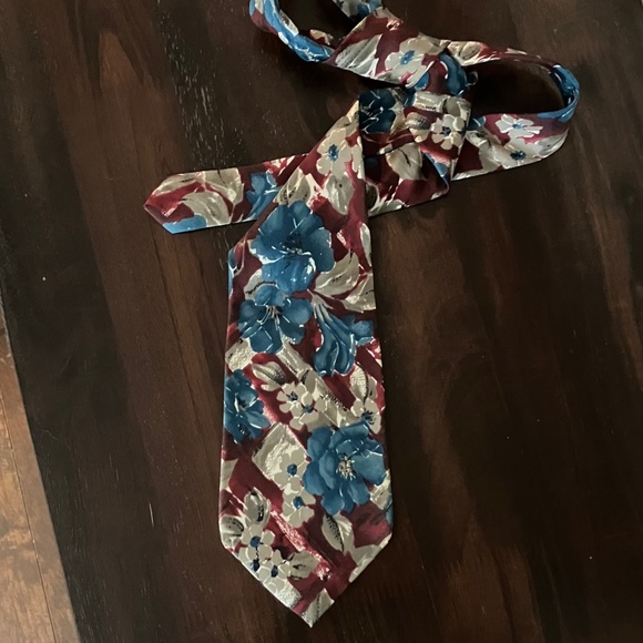 Neck Tie - Picture 1 of 7